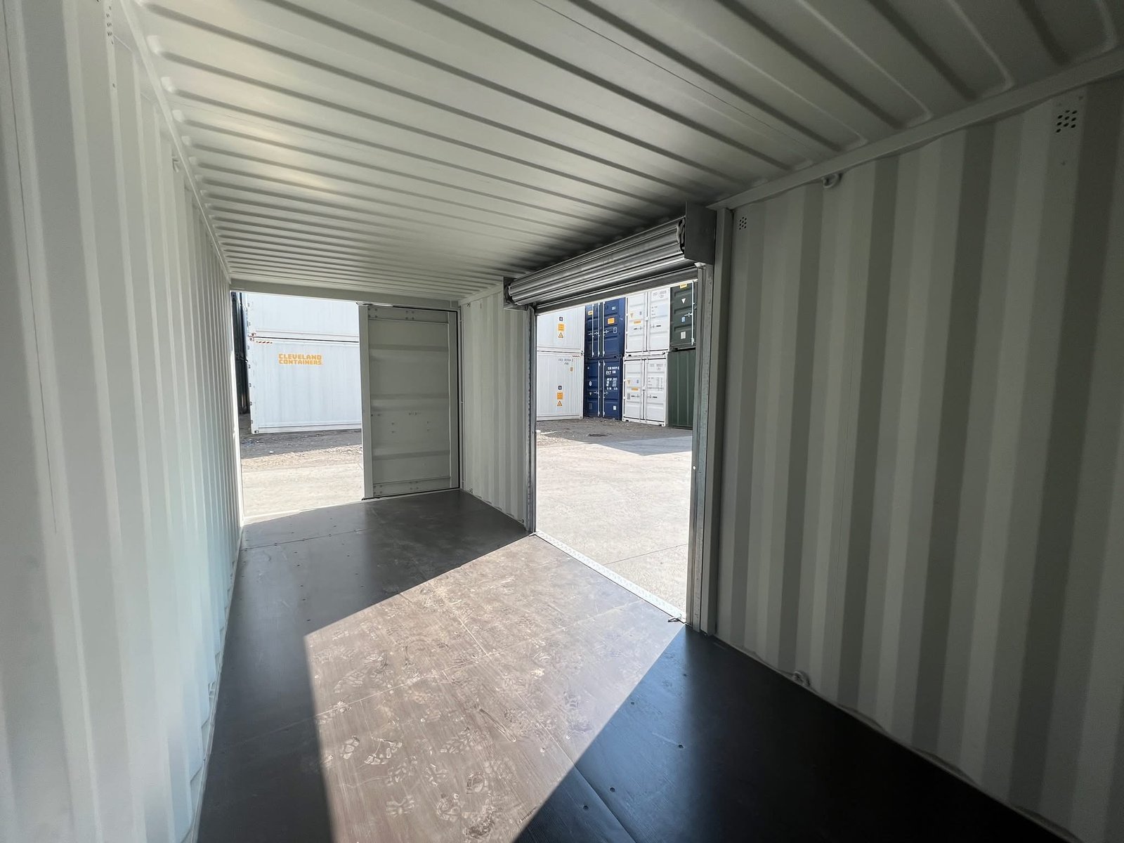 20ft Custom Shipping Container – Roller Shutter RAL 7035 Respray - Image 3