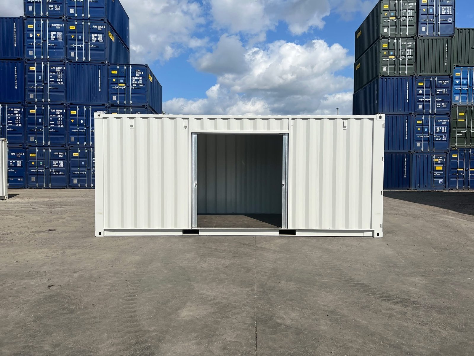 20ft Custom Shipping Container – Roller Shutter RAL 7035 Respray - Image 4