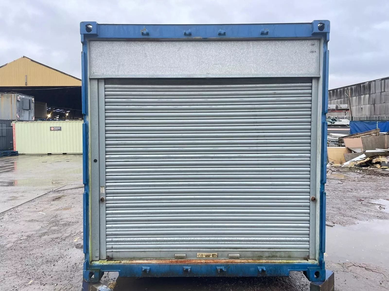 40/8 Shipping Container with Rollup and electrics and lights - Image 6