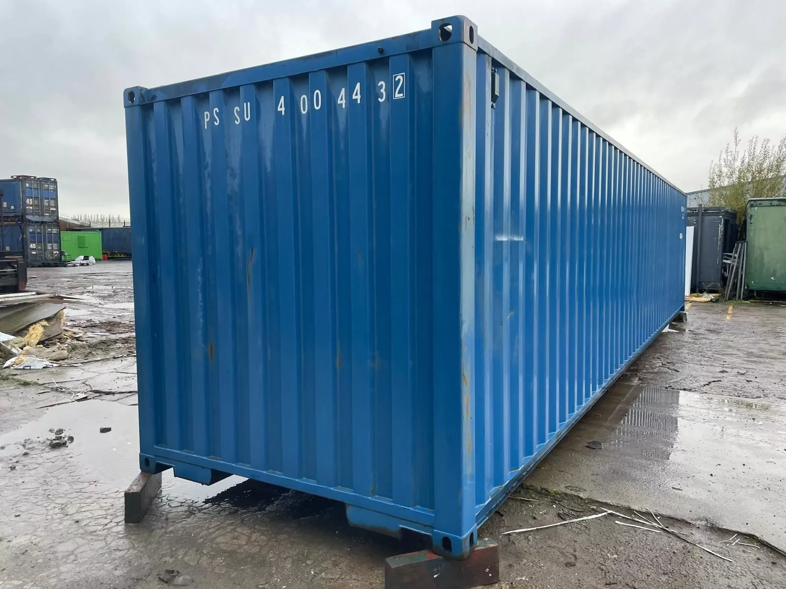 40/8 Shipping Container with Rollup and electrics and lights - Image 4
