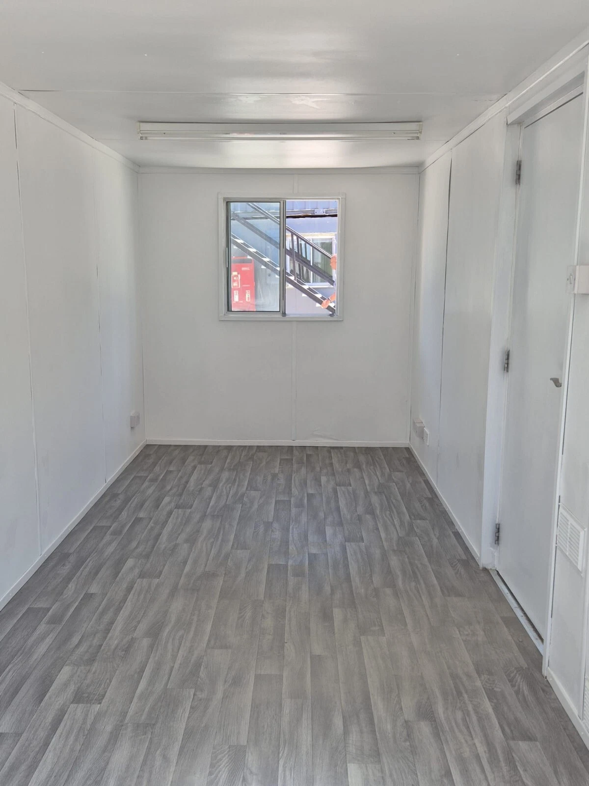 20 x 8 AV Open plan office green - Image 3