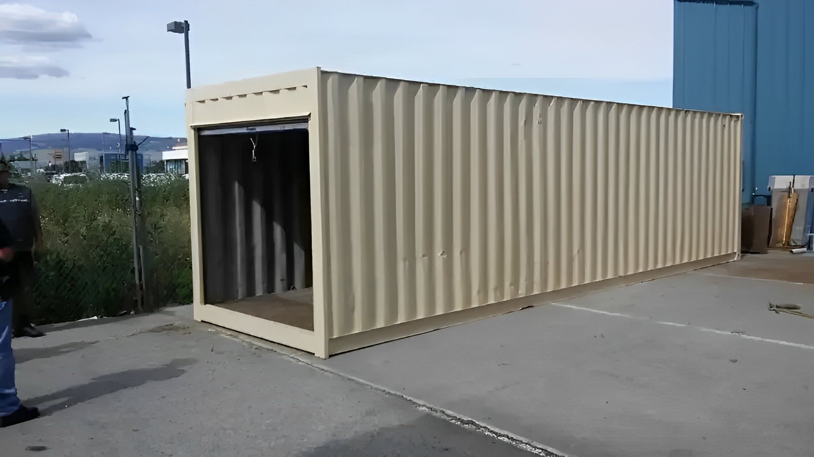 30ft Shipping Container With Roll-Up Door - Image 3